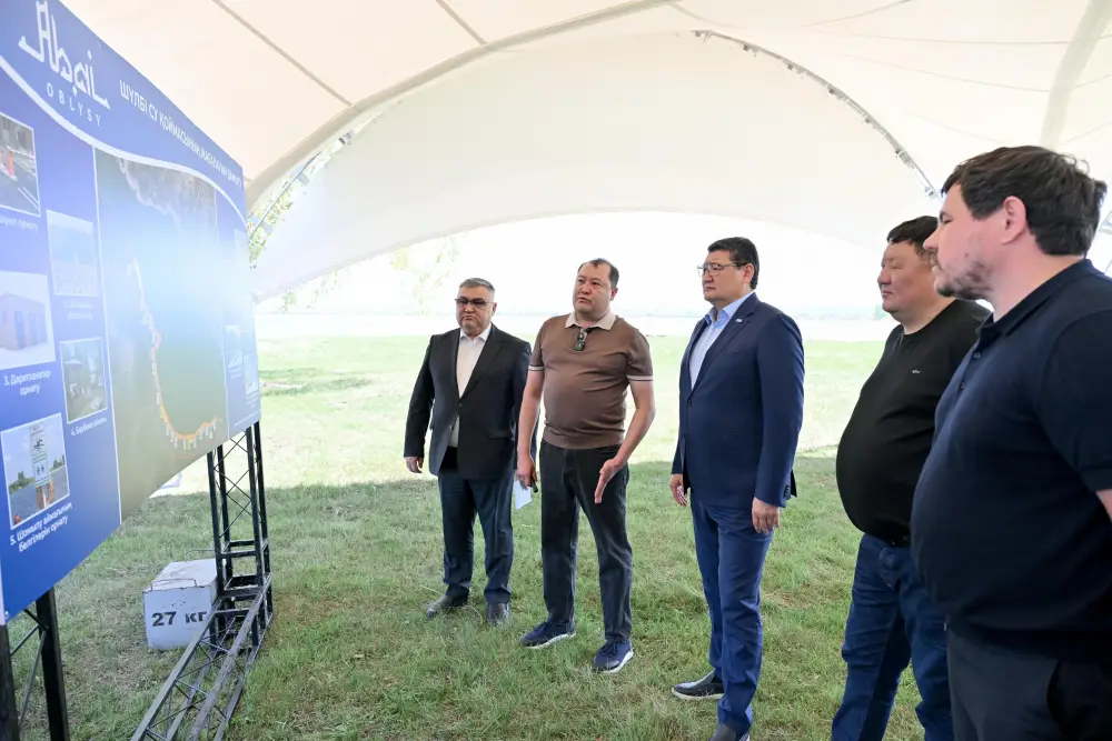 Аким области ознакомился с проектом развития левого берега зоны отдыха Шульбинского водохранилища (3)