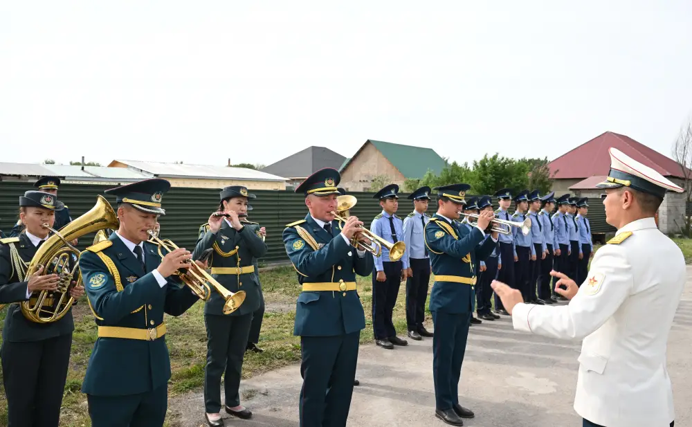 Бейбит Исабаев поздравил ветерана ВОВ с Днем Победы (3)