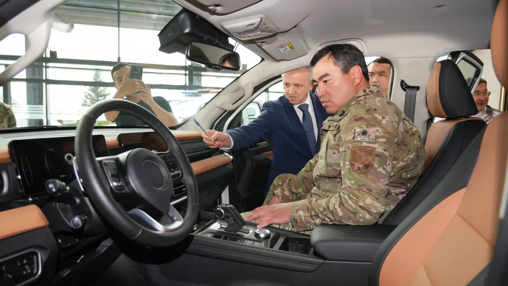 Глава МЧС ознакомился с производством автомобилей и спецтехники на предприятиях Astana Motors (4)