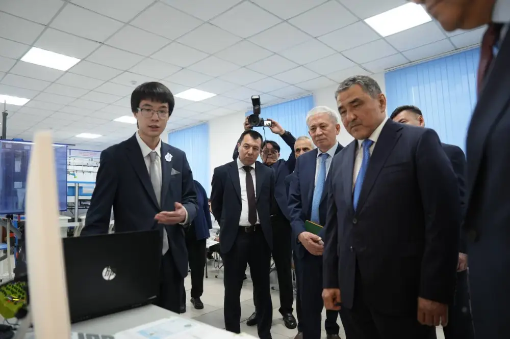 В 18 университетах по всему Казахстану одновременно прошли экочасы на тему водосбережения «Экономь воду – сохраняй будущее!» (8)