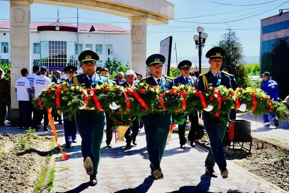 ТУРКЕСТАН: В КАЗЫГУРТЕ ОТМЕТИЛИ ДЕНЬ ЗАЩИТНИКА ОТЕЧЕСТВА И ДЕНЬ ПОБЕДЫ (2)