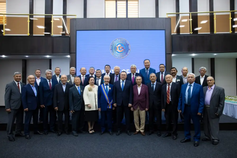 Ветеран труда Стахан Белгожаев награжден орденом «Барыс» I степени (7)