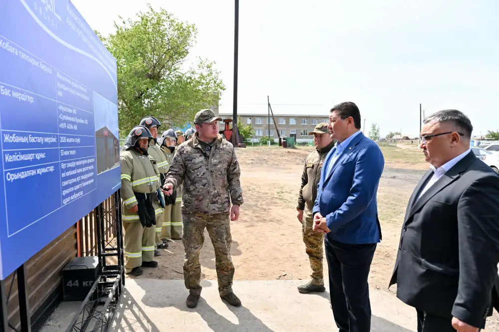 Аким области посетил пожарный пост в селе Бөкенші (2)