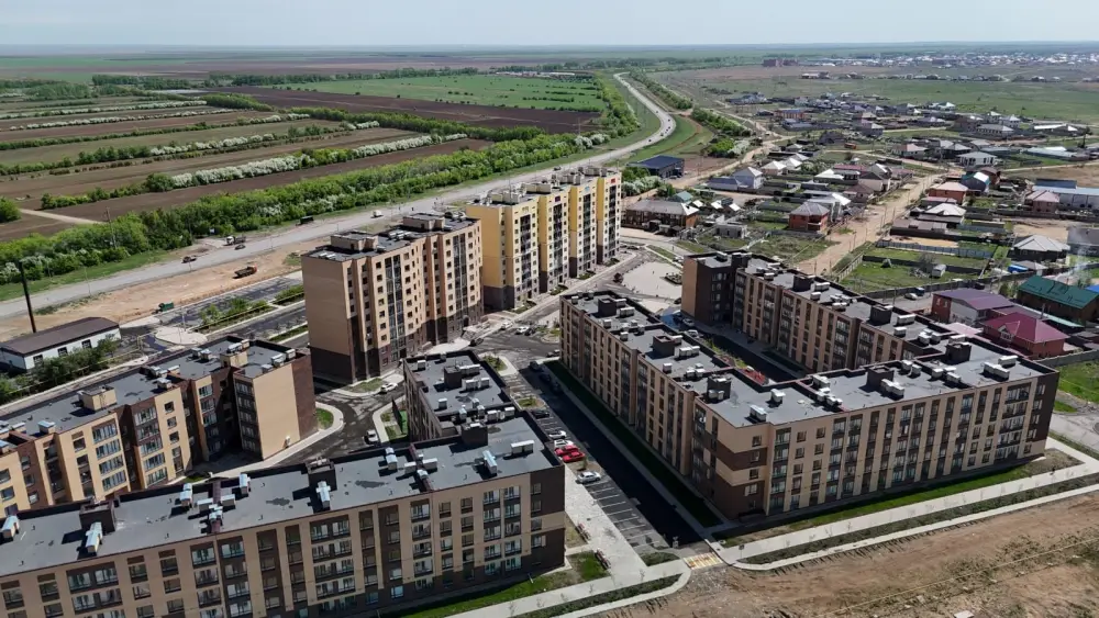 В г. Косшы еще 10 семей получили ключи от квартир (2)