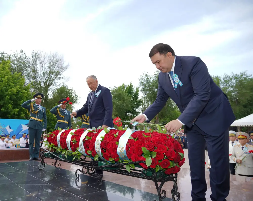 В ТУРКЕСТАНЕ ТОРЖЕСТВЕННО ОТМЕТИЛИ 81-ЛЕТИЕ ВЕЛИКОЙ ПОБЕДЫ (6)