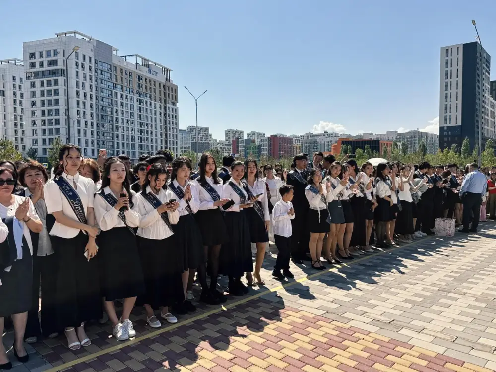 В школах Астаны подвели итоги учебного года едиными классными часами (2)