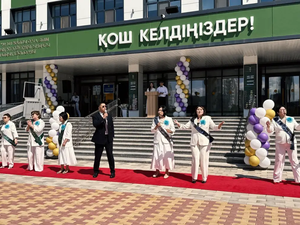 В школах Астаны подвели итоги учебного года едиными классными часами (3)
