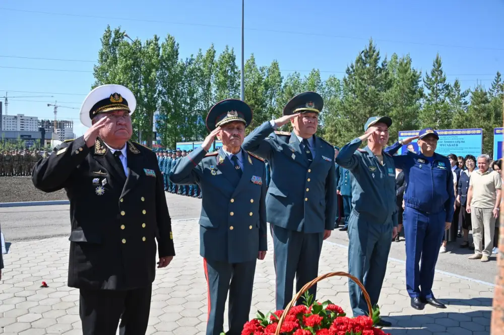 Казахстанские военнослужащие почтили память Сагадата Нурмагамбетова (7)