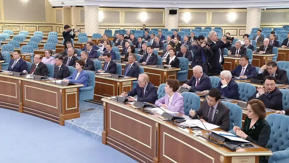 Министр юстиции представил в Мажилисе проект конституционного закона «О Президенте» (3)