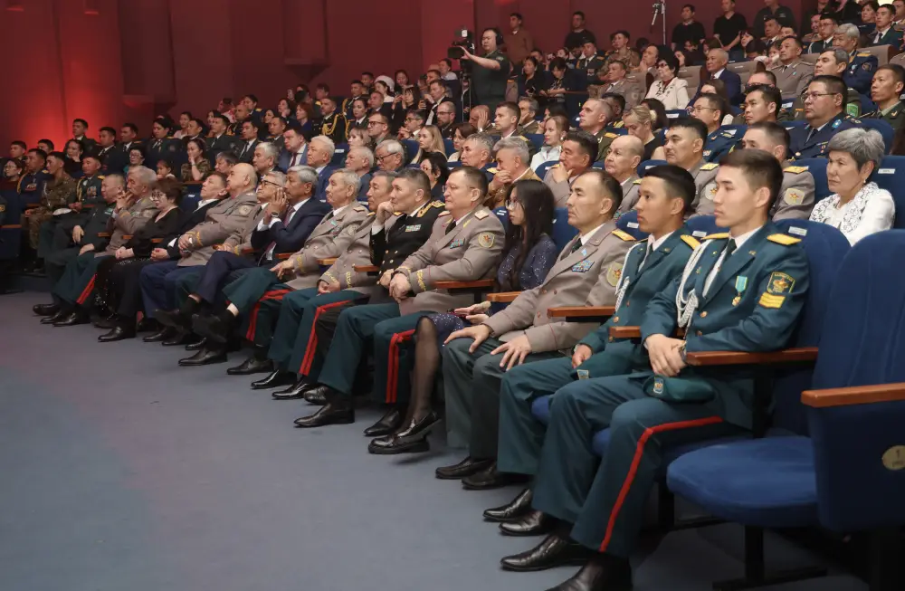 Военнослужащие Вооруженных сил удостоены государственных и ведомственных наград (7)