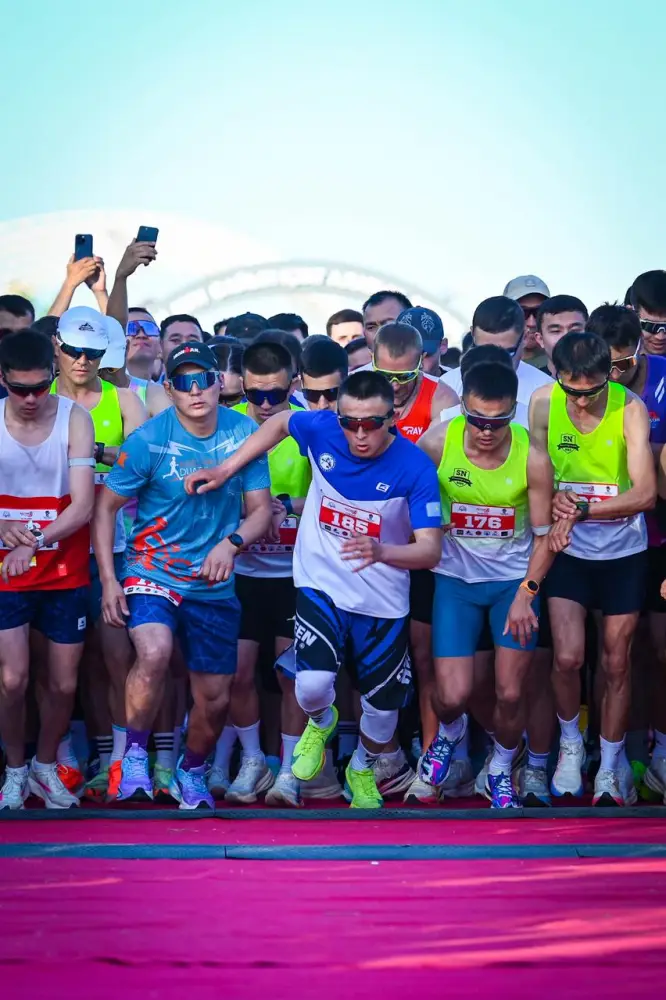 В Актобе прошел масштабный забег «AQTOBE HALF MARATHON-2026» (9)