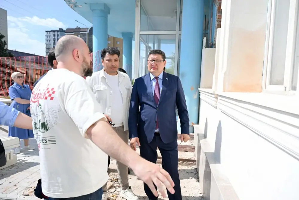 В Семее начались работы по реконструкции центральной площади (9)
