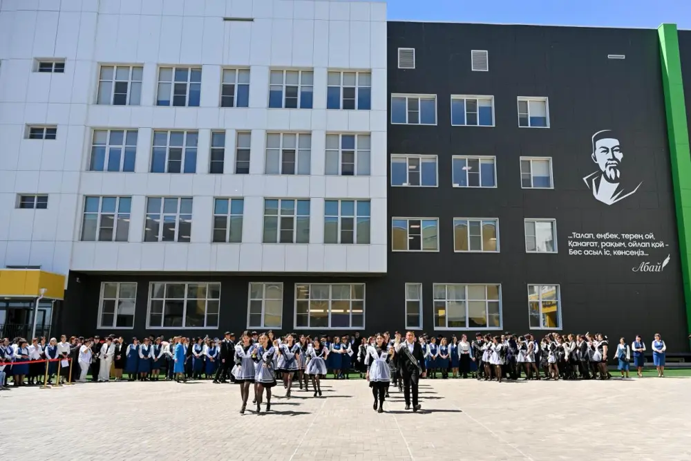 В области Абай более 6 тысяч учащихся завершили школу (6)