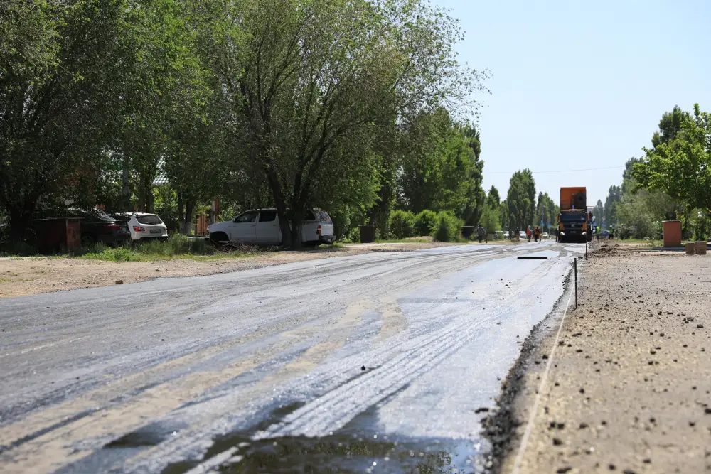 В Актобе продолжается масштабный средний ремонт городских дорог (2)