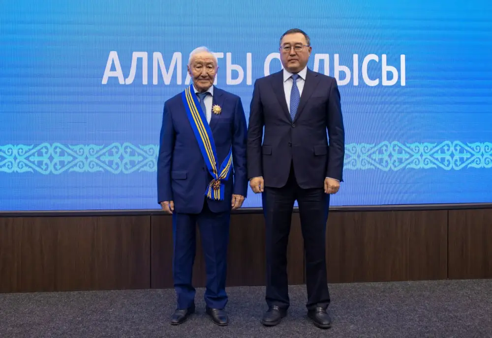 Ветеран труда Стахан Белгожаев награжден орденом «Барыс» I степени (5)