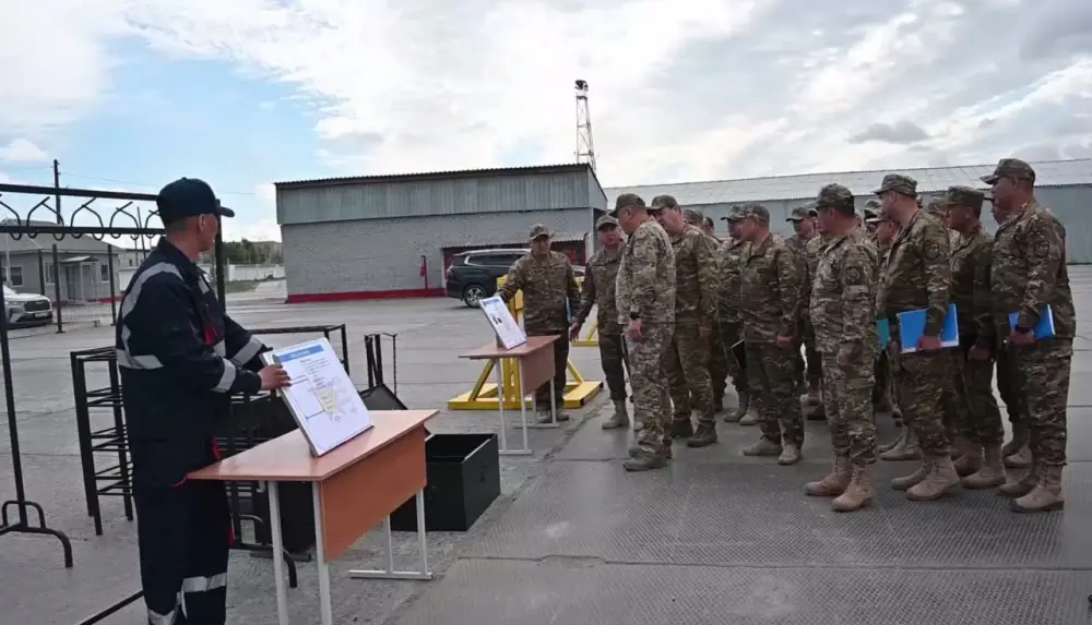 В Абайском гарнизоне обсудили развитие эксплуатационных подразделений армии (3)