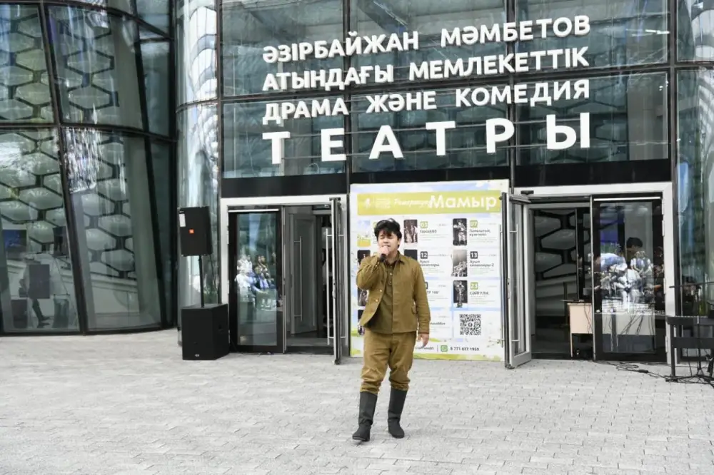 Театрализованный концерт на столичной площади провели в честь Дня Победы (6)