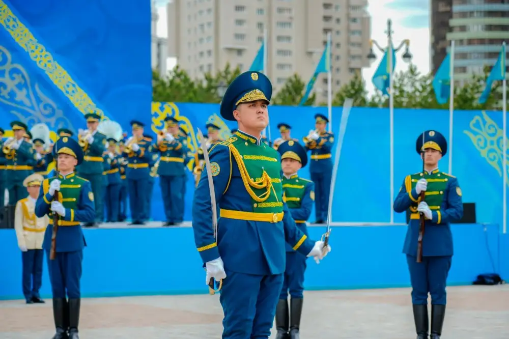 Робопсы, дроны и марши под открытым небом: Астана отпраздновала 7 Мая грандиозным плац-концертом (6)