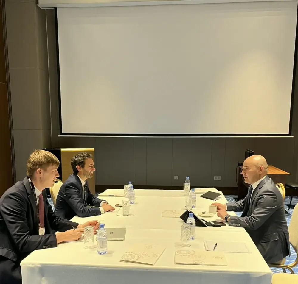 Замглавы МИД РК принял участие в Investors Annual Meeting 2026 (2)