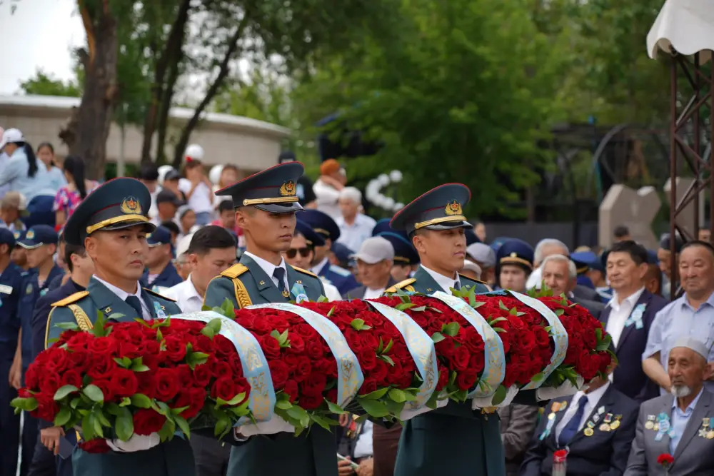 В ТУРКЕСТАНЕ ТОРЖЕСТВЕННО ОТМЕТИЛИ 81-ЛЕТИЕ ВЕЛИКОЙ ПОБЕДЫ (7)