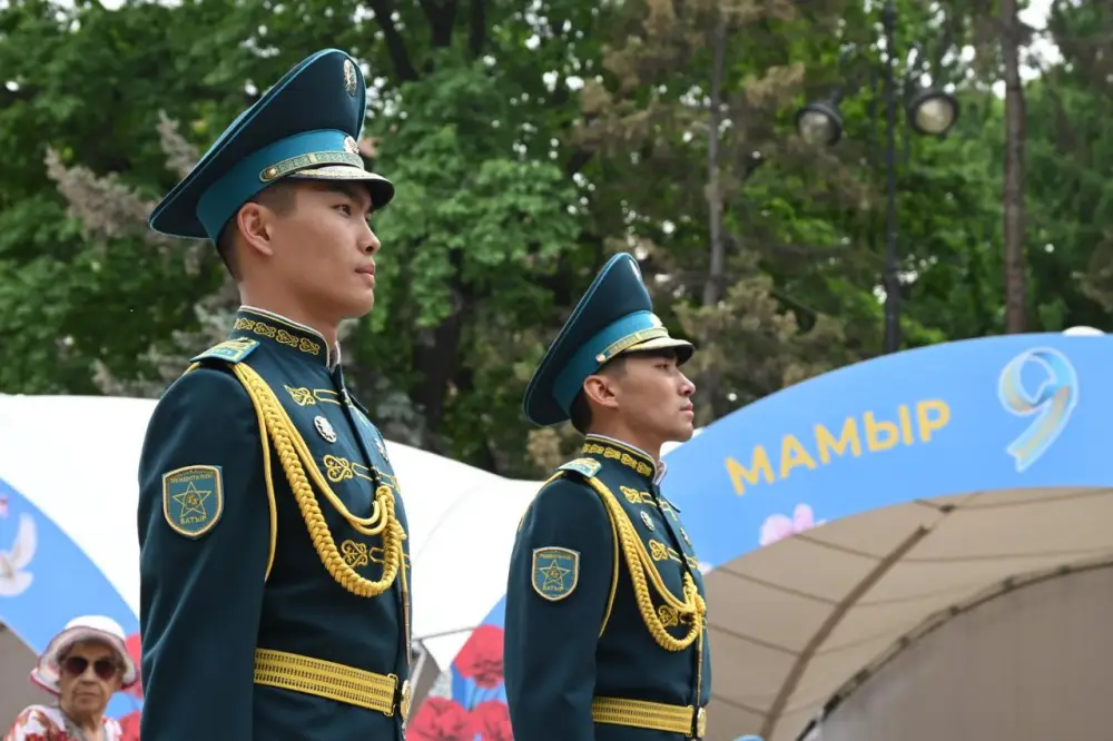 В Алматы отметили День Победы и почтили память героев войны (8)