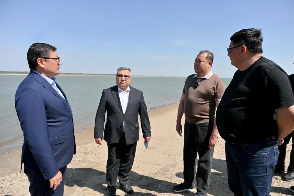Аким области ознакомился с проектом развития левого берега зоны отдыха Шульбинского водохранилища (5)