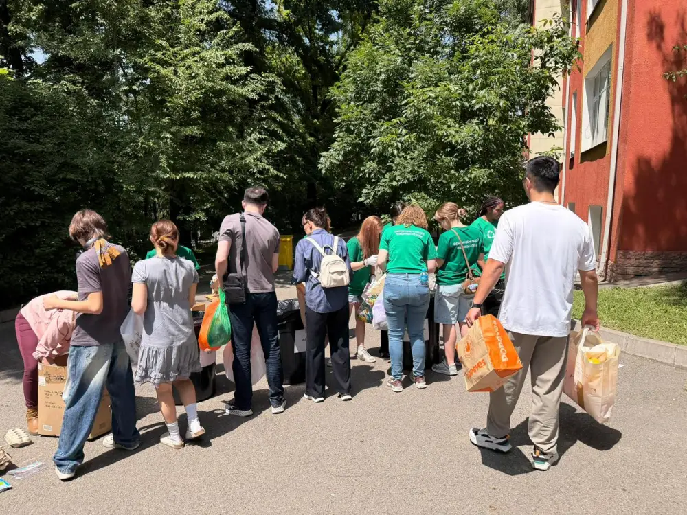 Жители Алматы сдали на утилизацию свыше 480 ртутьсодержащих ламп и приборов (5)