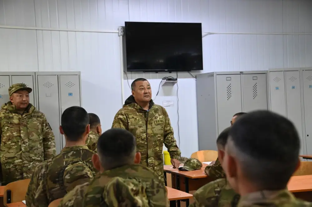 Начальник Генерального штаба проверил организацию боевой подготовки в гарнизонах на востоке страны (5)