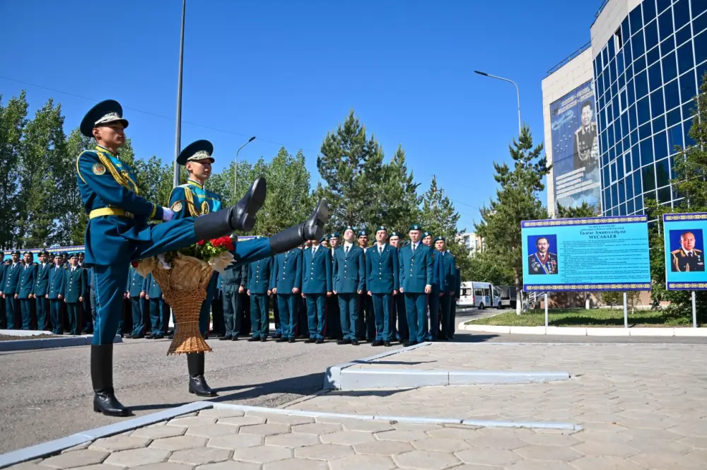 Казахстанские военнослужащие почтили память Сагадата Нурмагамбетова (10)
