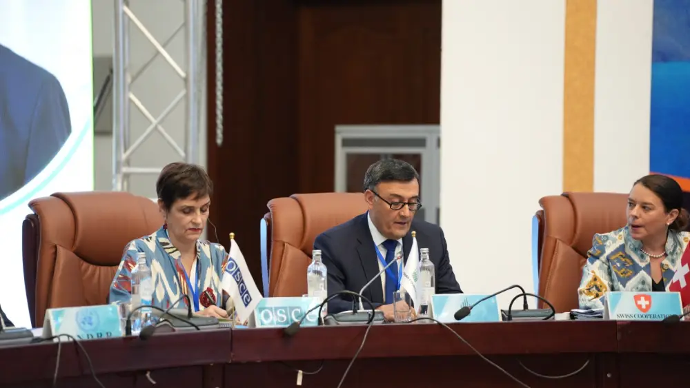 Глава МЧС принял участие в международном форуме по климатической безопасности в Душанбе (6)