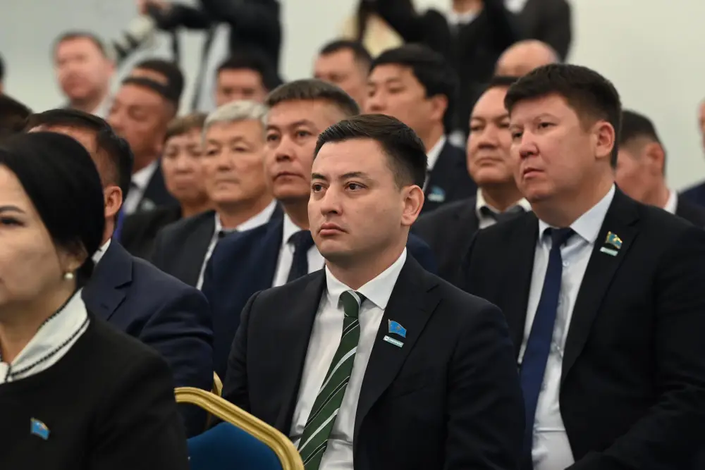 По поручению Главы государства Олжас Бектенов представил активу Кызылординской области нового акима региона (6)