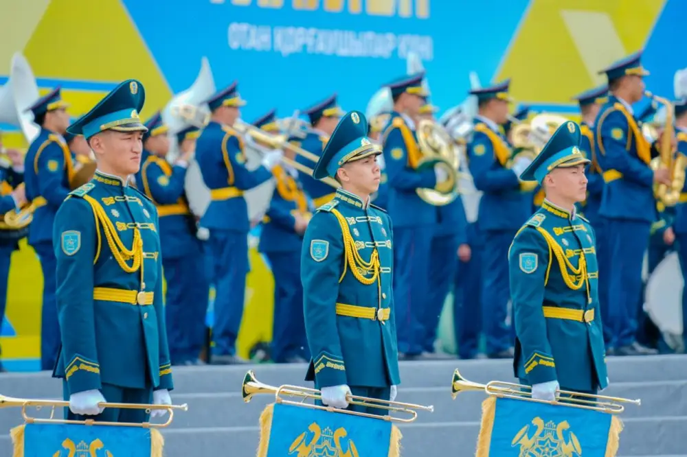 Робопсы, дроны и марши под открытым небом: Астана отпраздновала 7 Мая грандиозным плац-концертом (2)