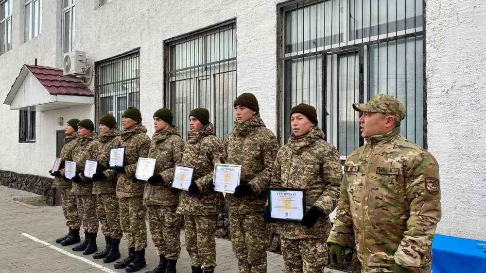 Военнослужащие МЧС в рядах защитников Отечества (10)