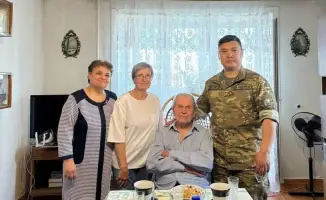 Гвардейцы в Петропавловске: мост между поколениями на 93-летии труженика тыла