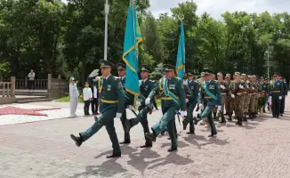 В Таразе новобранцы присягнули на верность, аким области Ербол Карашукеев присутствовал на церемонии