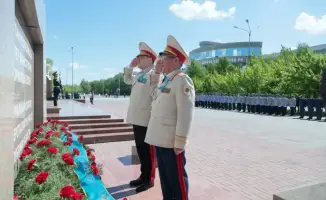 Церемония возложения цветов в МВД Казахстана в честь Дня Победы