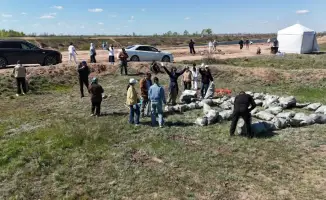 Уборка набережной реки Есиль в Астане в рамках акции Мөлдір бұлақ