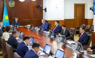 Обсуждение мер по продовольственной безопасности и весенне-полевым работам в Правительстве