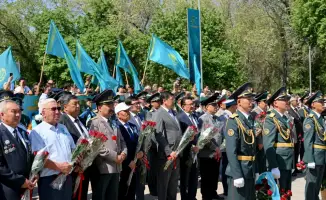 Абай: от цветов к музыке — День Победы в сердце!