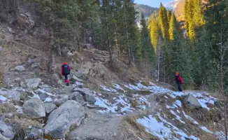 Global Safety Guidelines: Essential Practices for Mountain Adventures