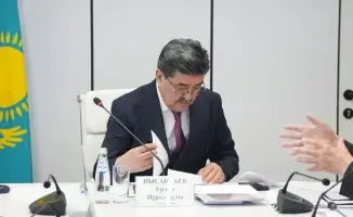 Министр экологии РК Ерлан Нысанбаев обсуждает экологические вопросы с гражданами