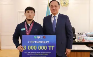 Встреча Ербола Карашукеева с призёрами чемпионата Азии: признание труда спортсменов и их тренеров