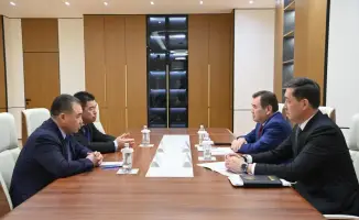 Аким области Мурат Ергешбаев и президент 'PetroKazakhstan Inc' Чэнь Даю обсуждают реализацию инвестиционных проектов и социальные вопросы