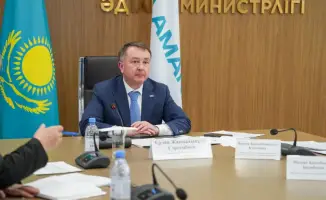 Приём граждан министром юстиции РК Ерланом Сарсембаевым в партии AMANAT
