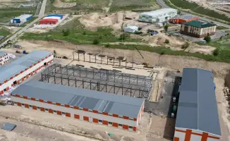 Министр по чрезвычайным ситуациям Казахстана на стройплощадке нового завода композитных газовых баллонов в Алматы