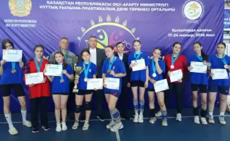 Школьницы из Караганды: бронзовые медали как символ силы и единства на гандбольном турнире
