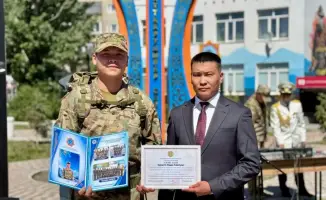 Трогательное прощание с солдатами в части 68303