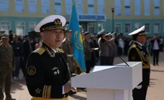 В Астане 448 студентов военной кафедры КазУТБ прошли ритуал присяги, подтверждая свою готовность служить Родине